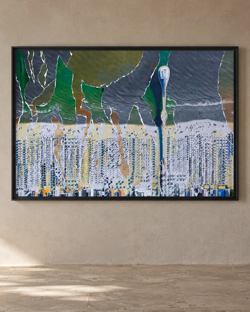 Visualizzazione di progetto: La forma della fuga di GARUDA sulla parete in stucco chiaro di una villa sul mare, tra una vetrata sugli olivi e un bancone in pietra.